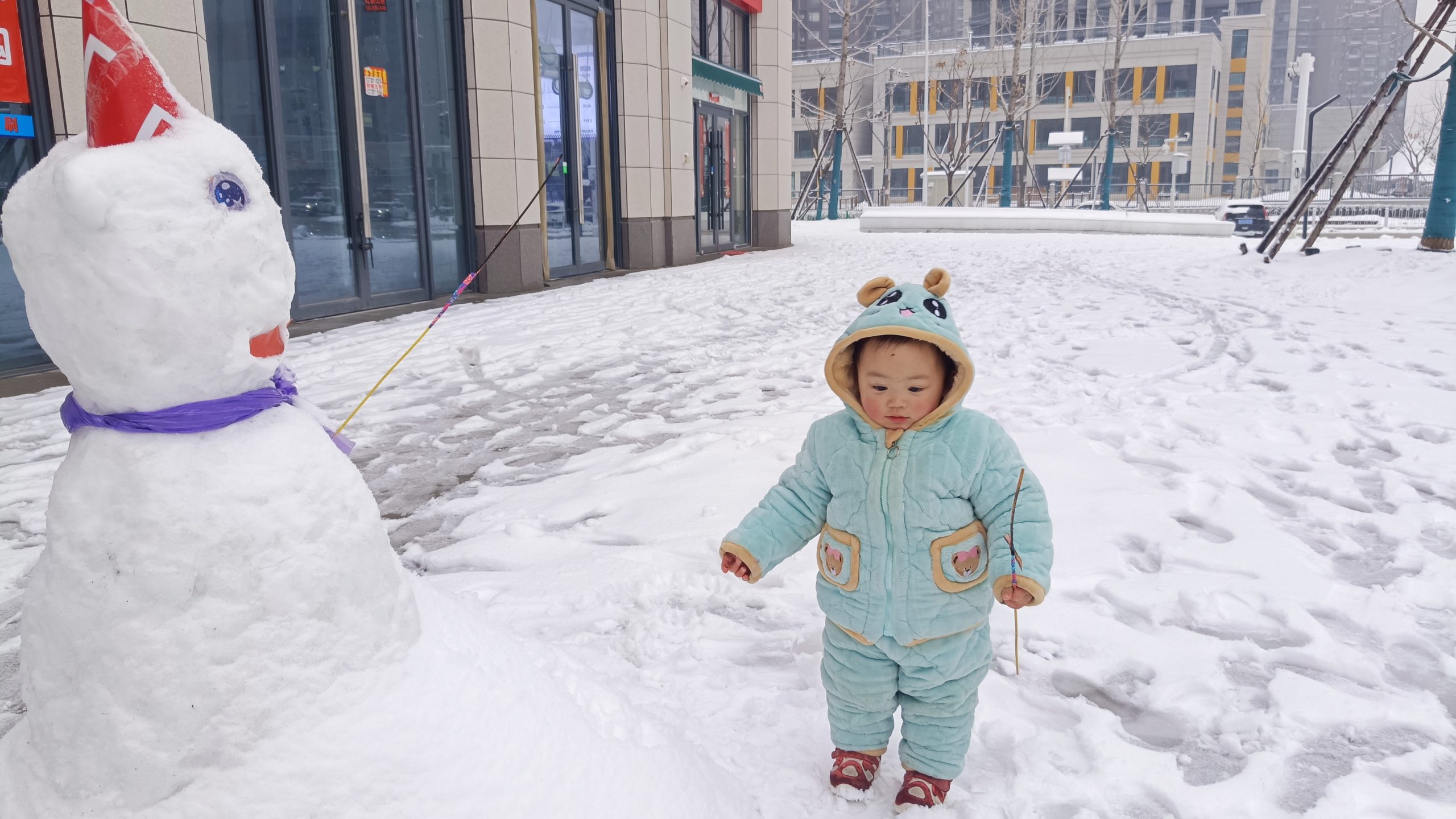 放烟花的雪人